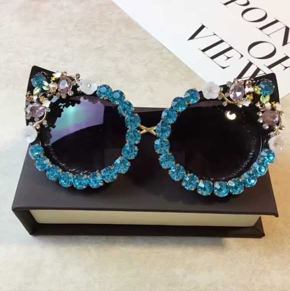 Cat Rhinestone Sunglasses - Picture 3 of 4